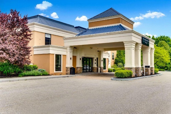 The Crossroads Hotel - Newburgh image 5