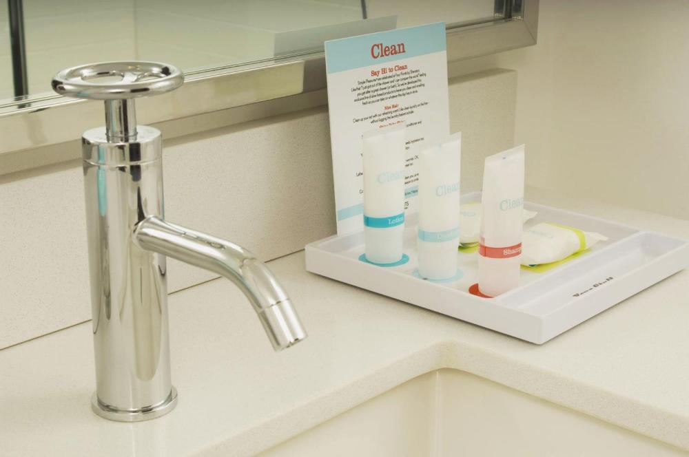 Quadruple Room with Two Queen Beds - Non Smoking