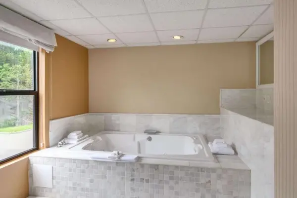 The Crossroads Hotel - Newburgh 10